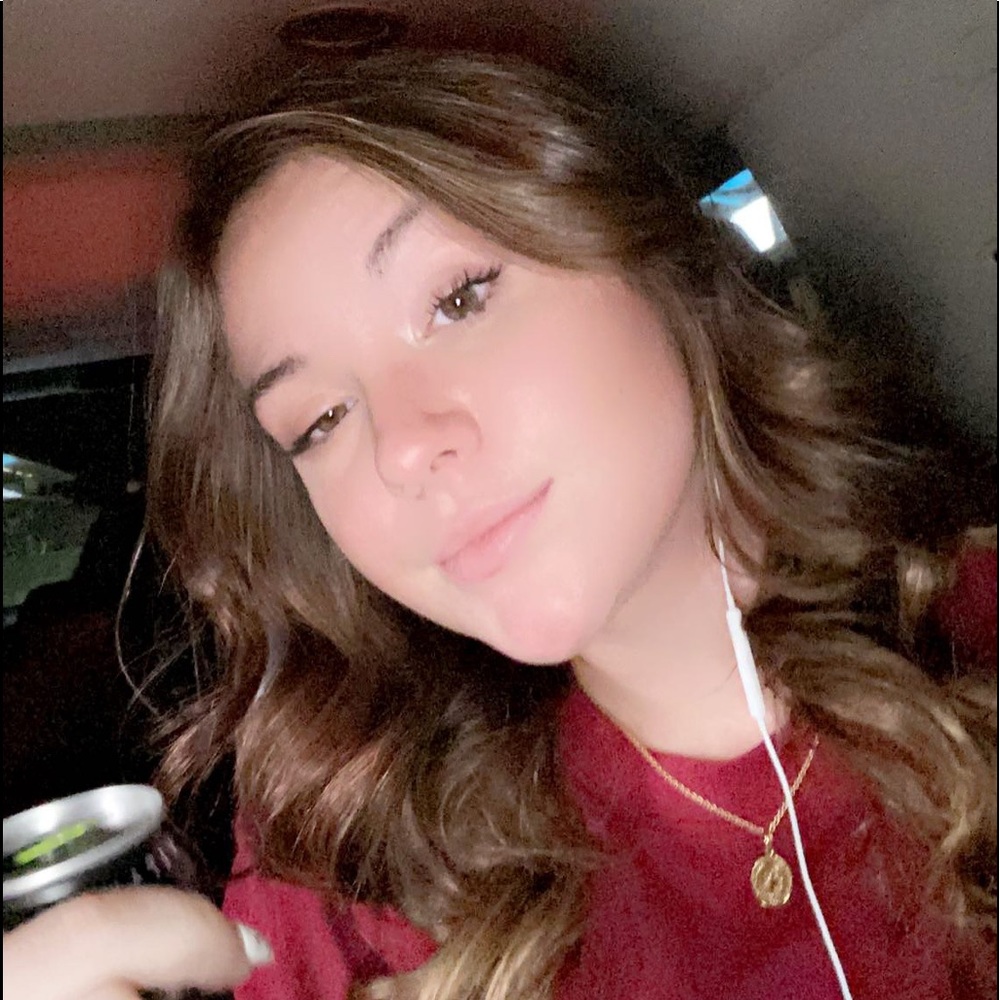 Meet your Posher, Alessandra